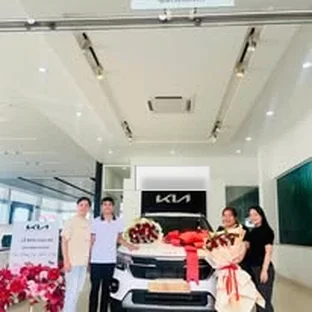 Kia Bình Phước - Hoạt động giới thiệu xe và tư vấn trực tiếp.