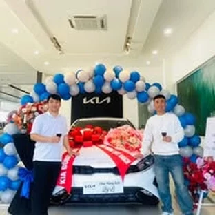 Kia Bình Phước - Hoạt động hỗ trợ khách chọn xe tại Chơn Thành.